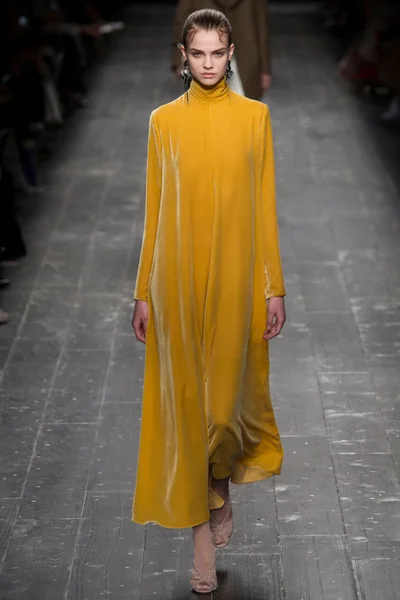 Look 27